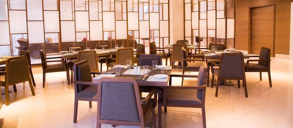 Regenta Central Grand Exotica Pimpri-Chinchwad Eksteriør billede