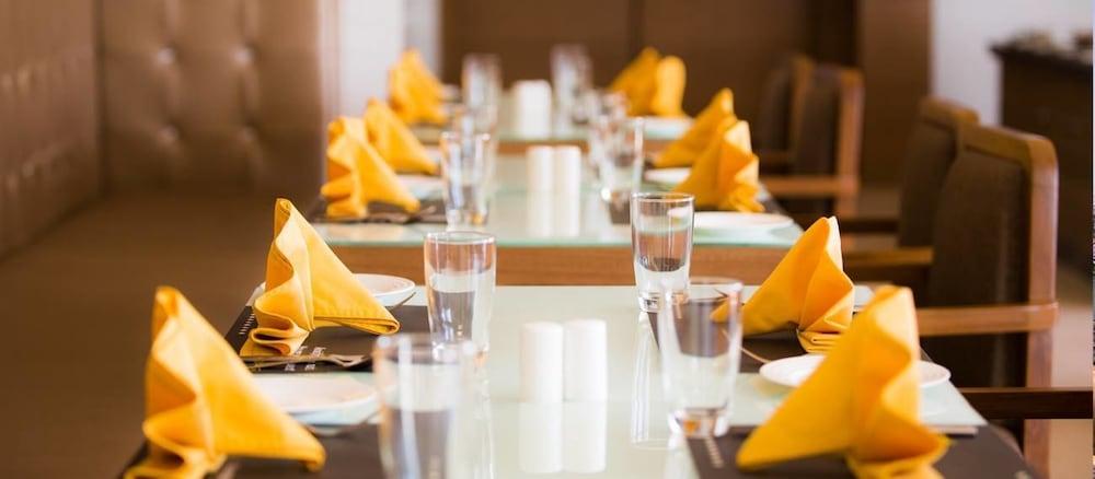 Regenta Central Grand Exotica Pimpri-Chinchwad Eksteriør billede