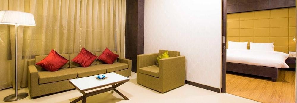 Regenta Central Grand Exotica Pimpri-Chinchwad Eksteriør billede