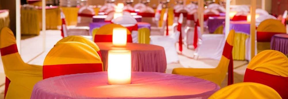 Regenta Central Grand Exotica Pimpri-Chinchwad Eksteriør billede