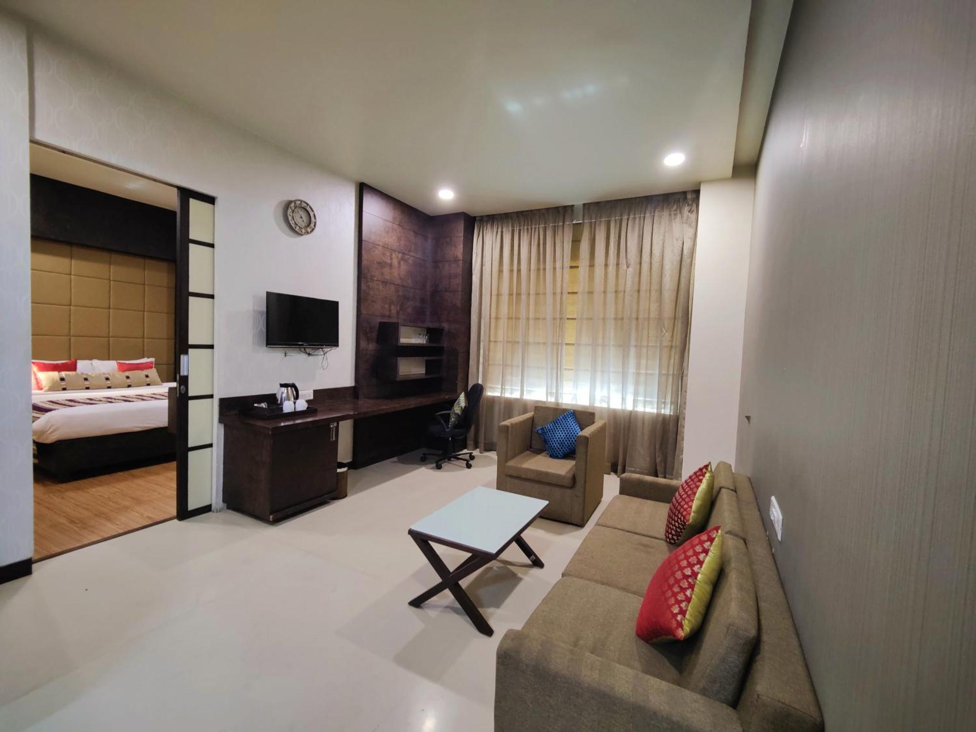 Regenta Central Grand Exotica Pimpri-Chinchwad Eksteriør billede