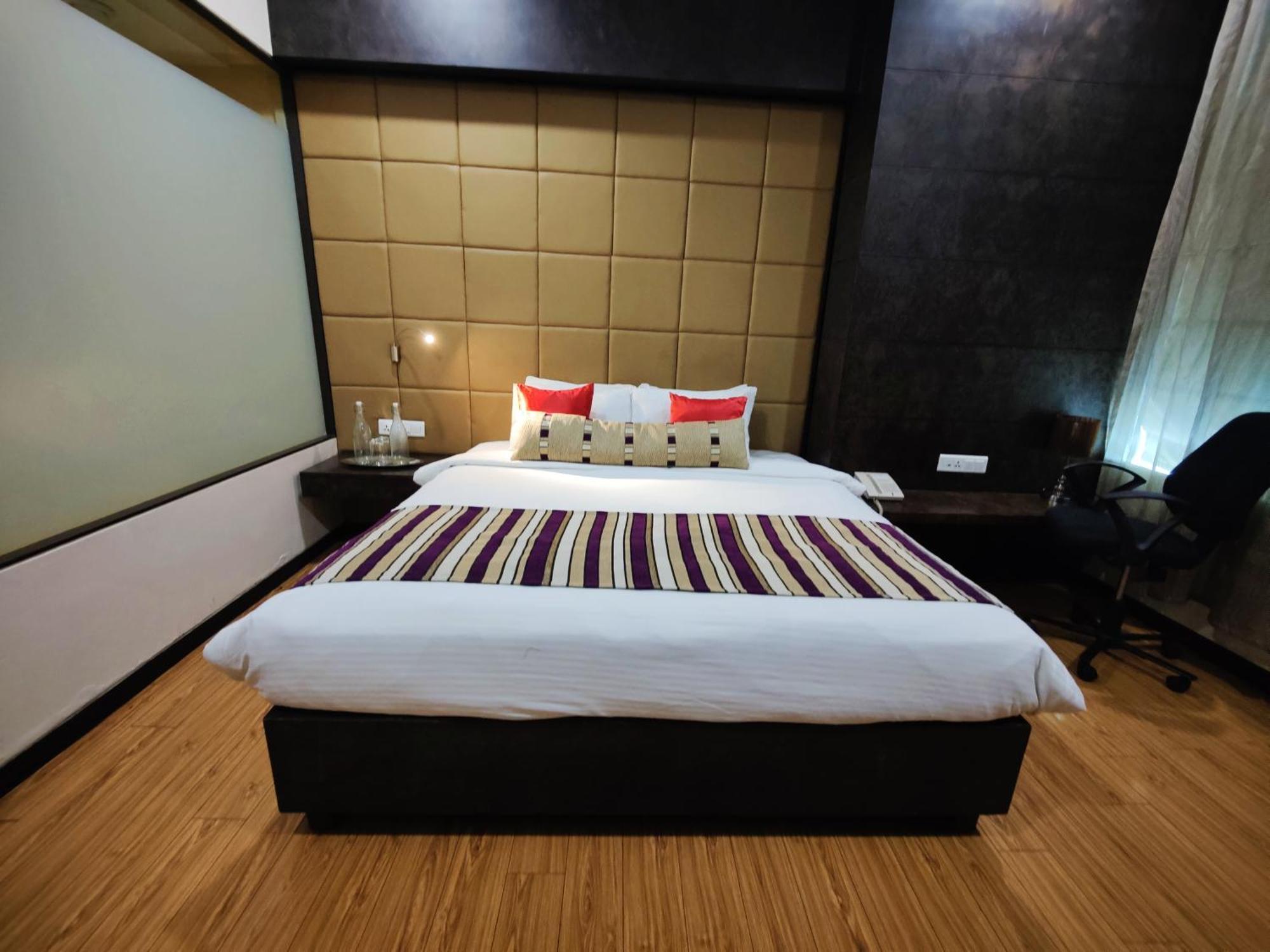 Regenta Central Grand Exotica Pimpri-Chinchwad Eksteriør billede
