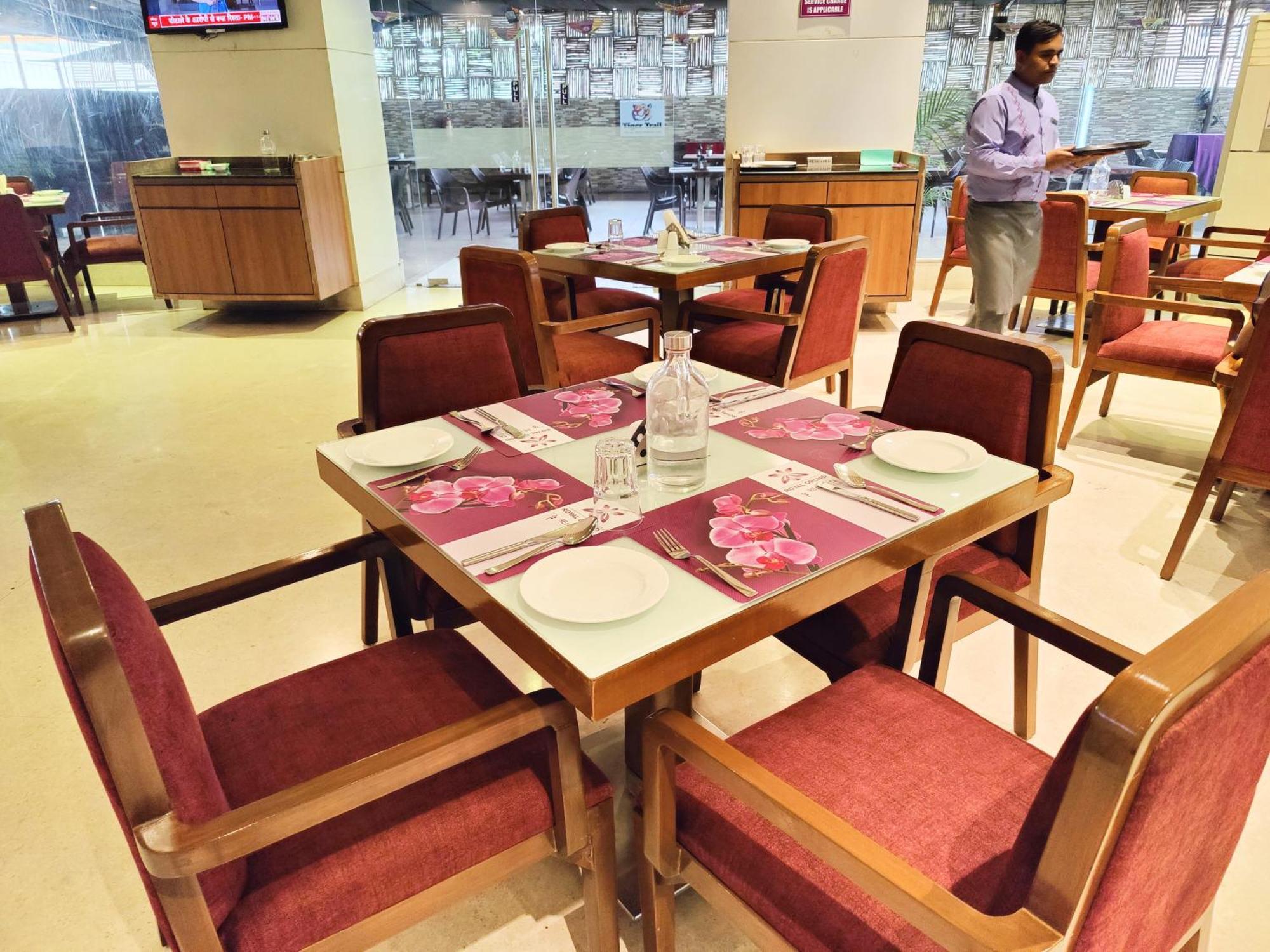 Regenta Central Grand Exotica Pimpri-Chinchwad Eksteriør billede