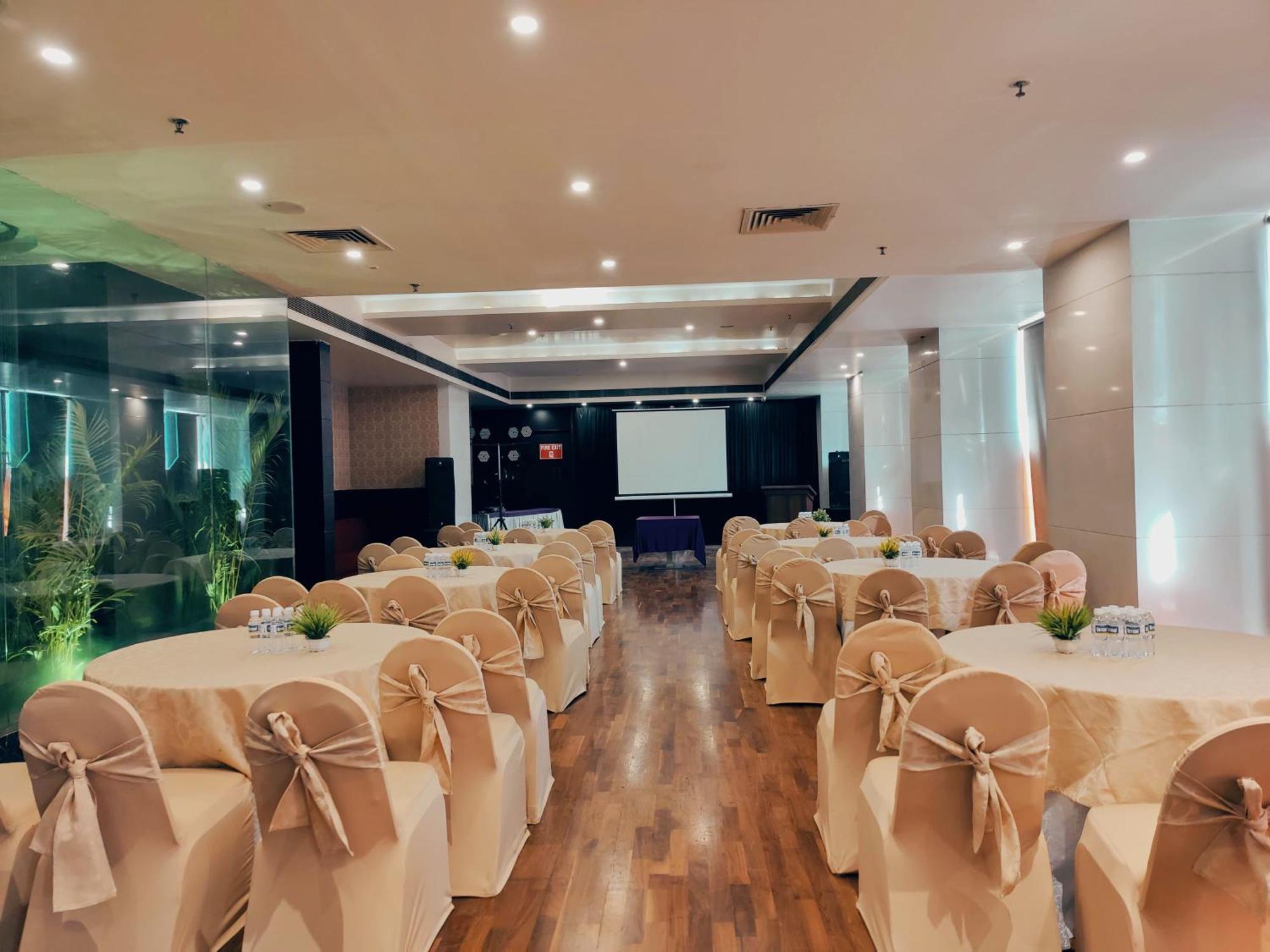 Regenta Central Grand Exotica Pimpri-Chinchwad Eksteriør billede