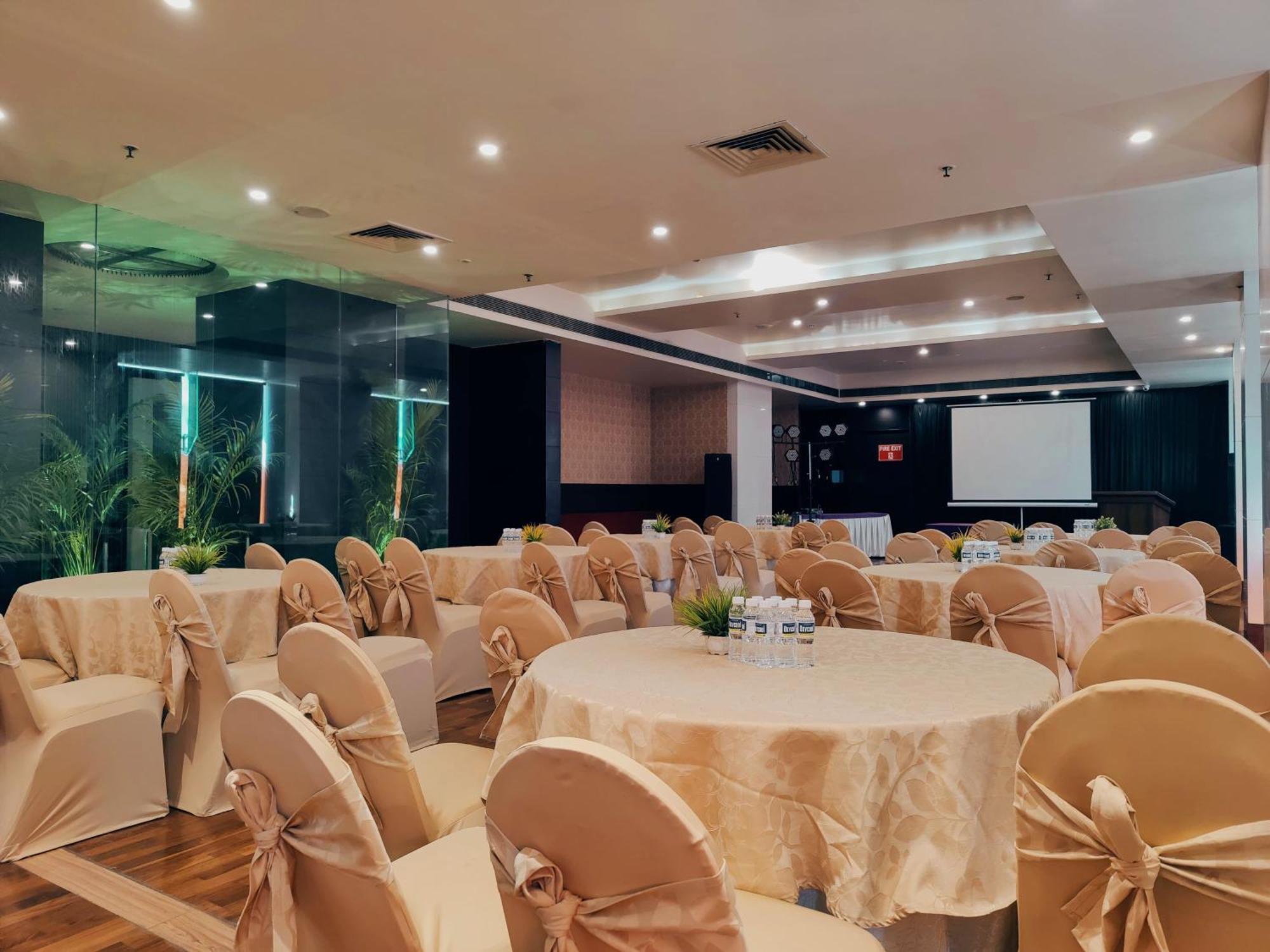 Regenta Central Grand Exotica Pimpri-Chinchwad Eksteriør billede