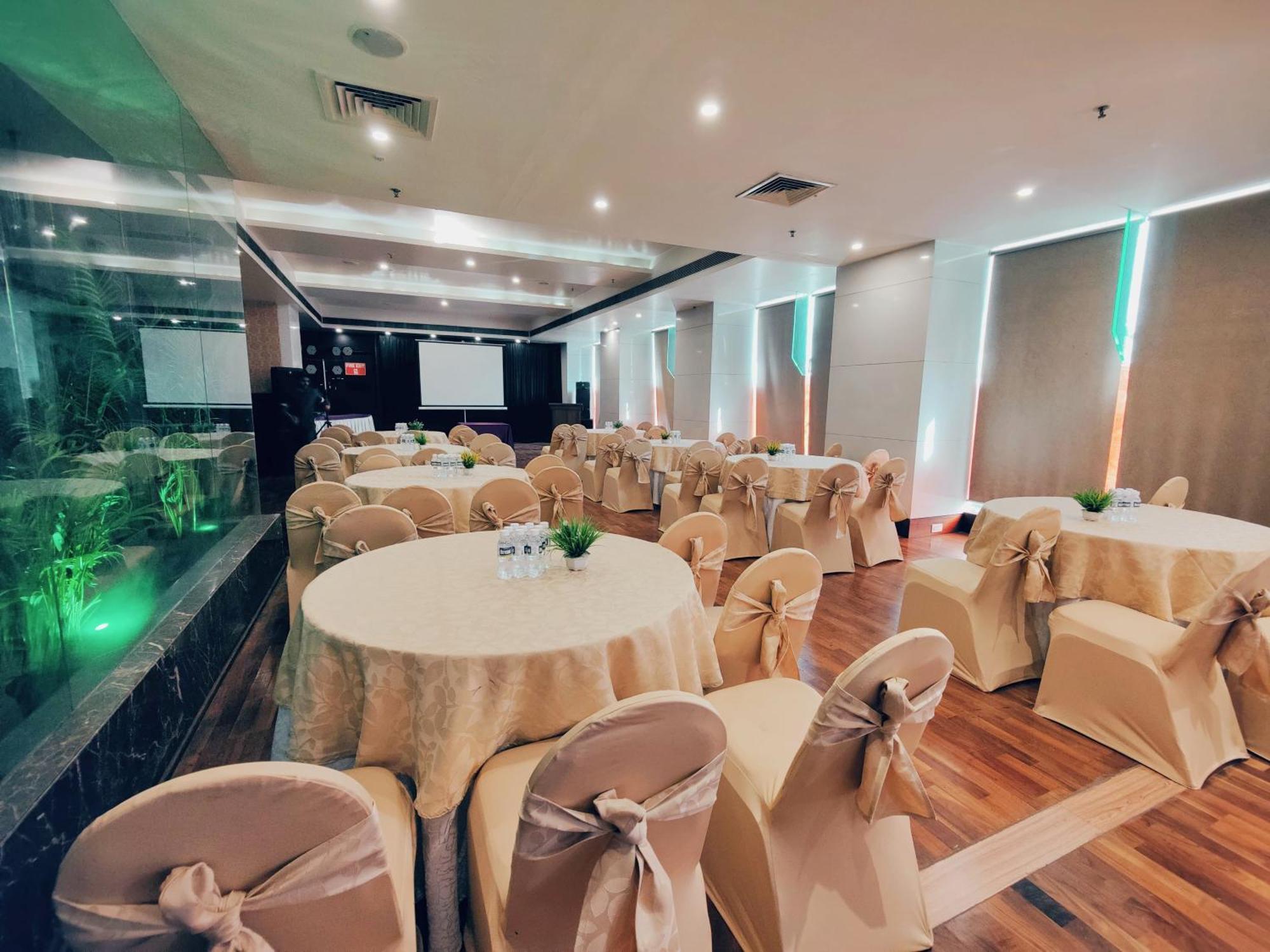 Regenta Central Grand Exotica Pimpri-Chinchwad Eksteriør billede
