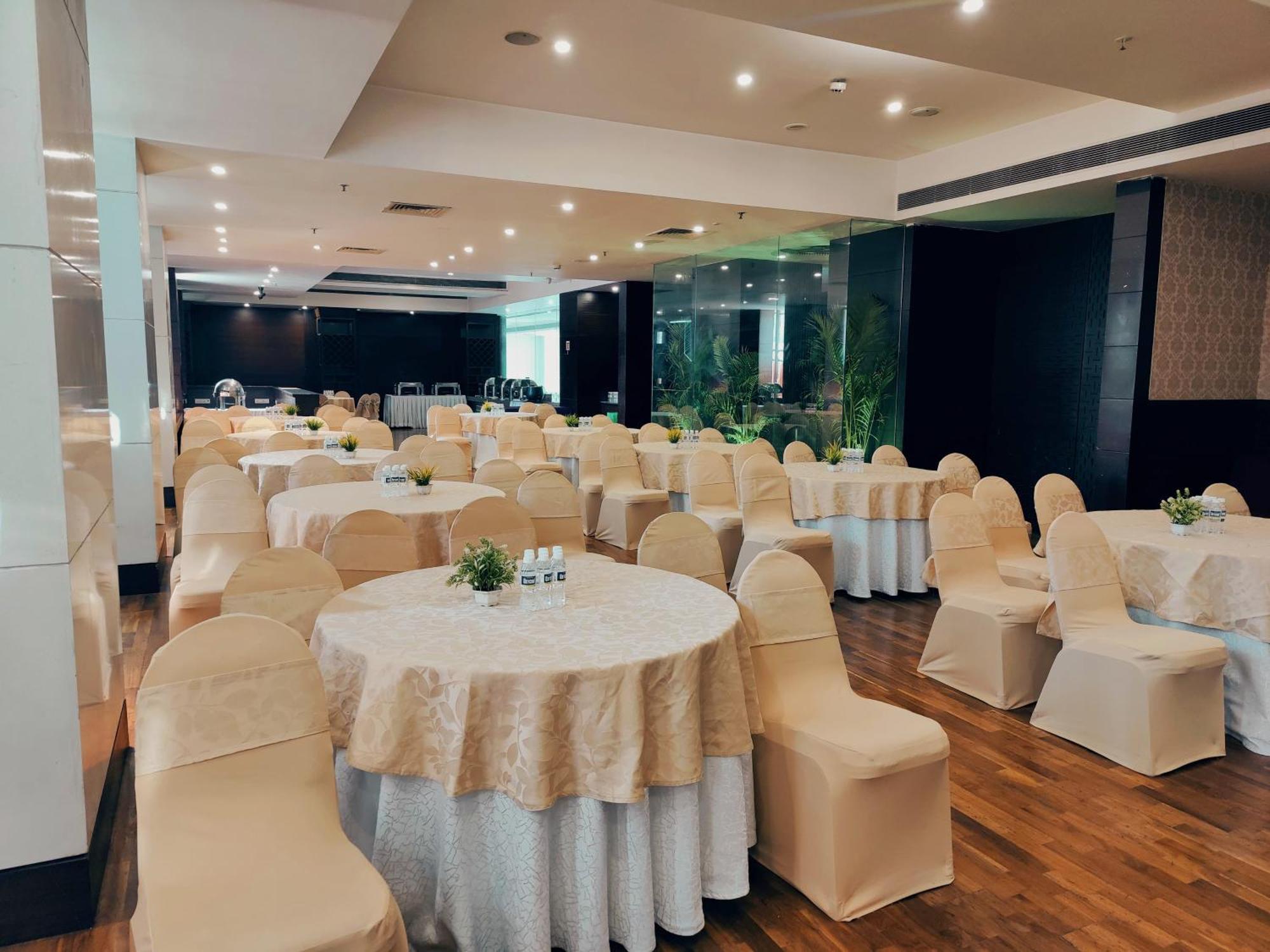 Regenta Central Grand Exotica Pimpri-Chinchwad Eksteriør billede